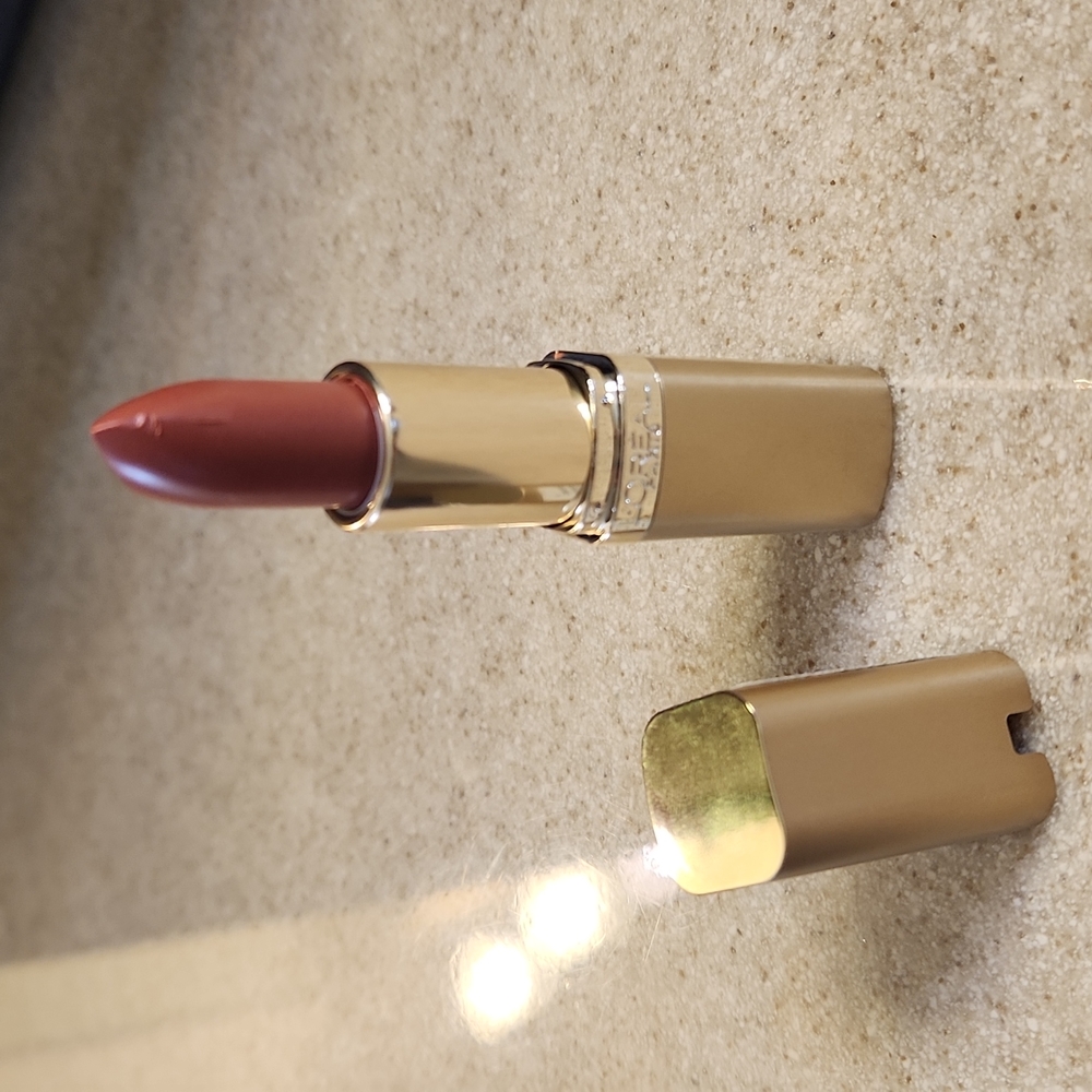 L'Oreal Sugar Plum Lipstick - Picture 2 of 4